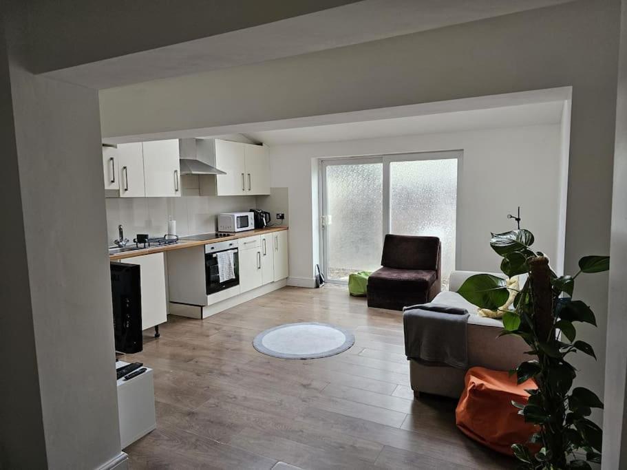 Beautiful Garden Flat Near Central ロンドン エクステリア 写真